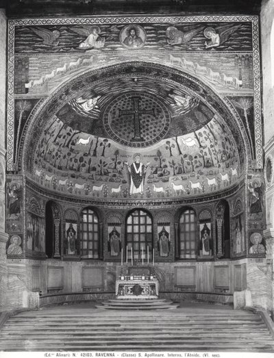 Uitzicht op de apsis (mozaïek) door Byzantine School